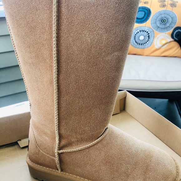 Uggs - Picture 3 of 4